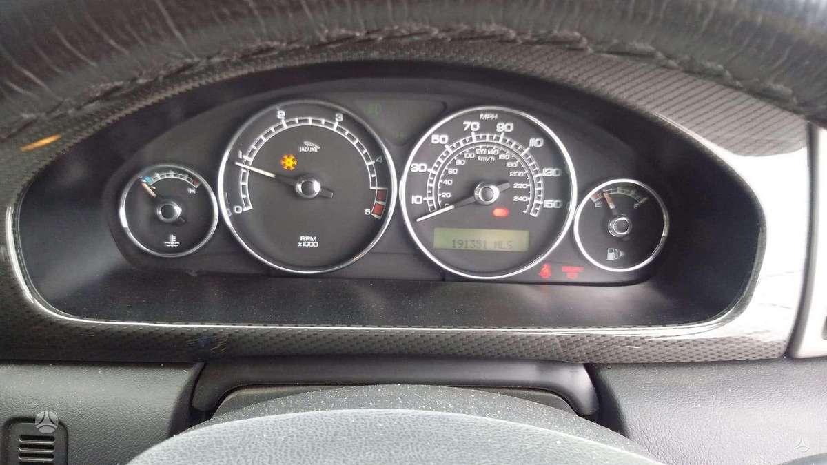 Jaguar X-Type dalimis. Anglas dalimis