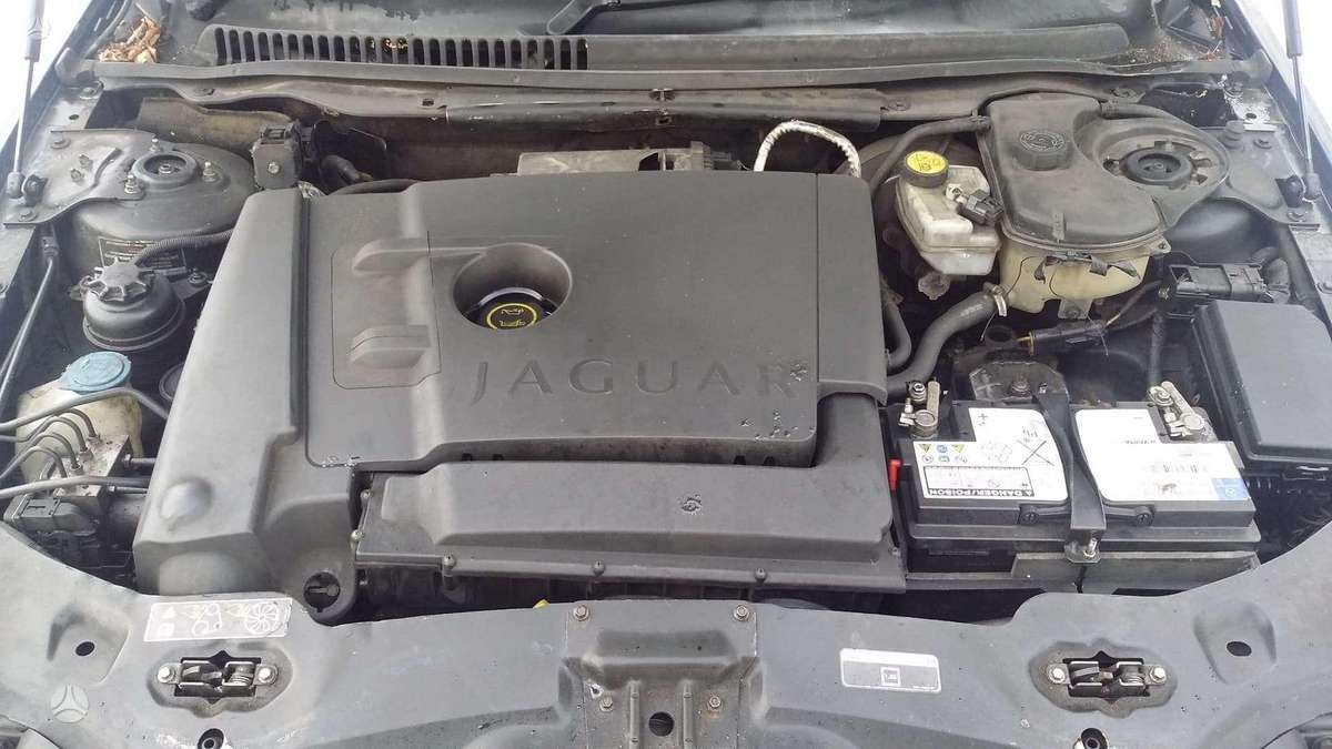 Jaguar X-Type dalimis. Anglas dalimis