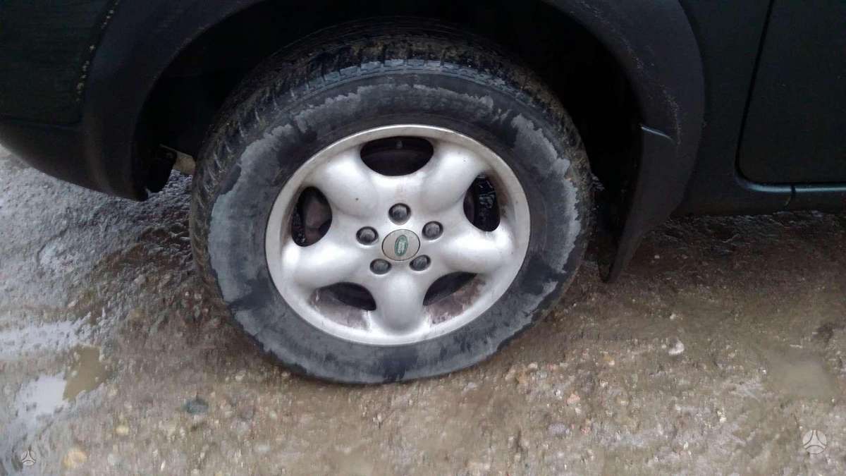 Land Rover Freelander dalimis. Anglas dalimis