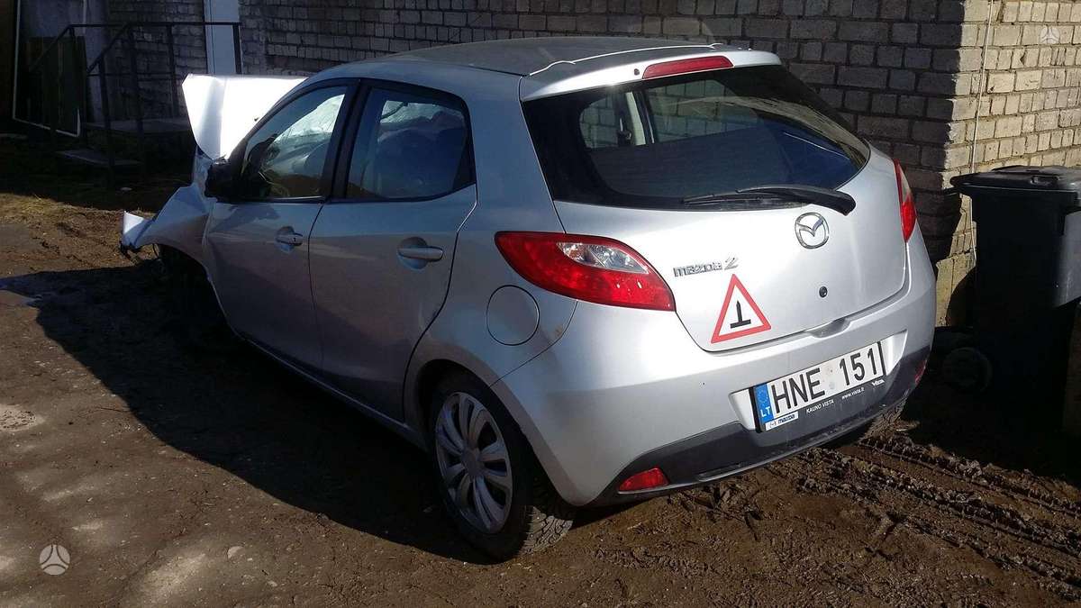 Mazda 2 dalimis. Europa dalimis