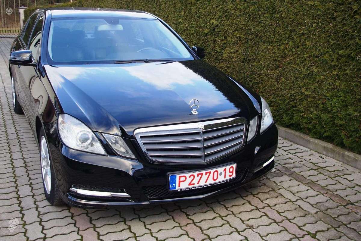 Mercedes-Benz E klasė dalimis. Dalimis