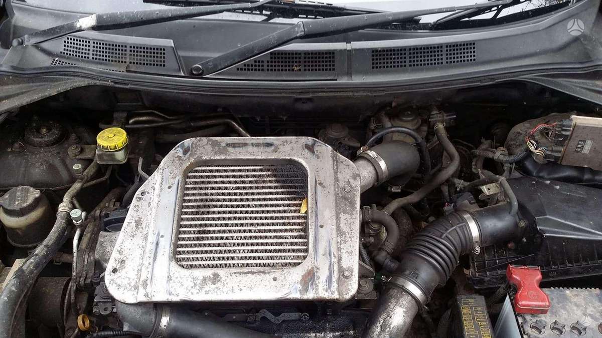 Nissan X-Trail dalimis. Anglas dalimis