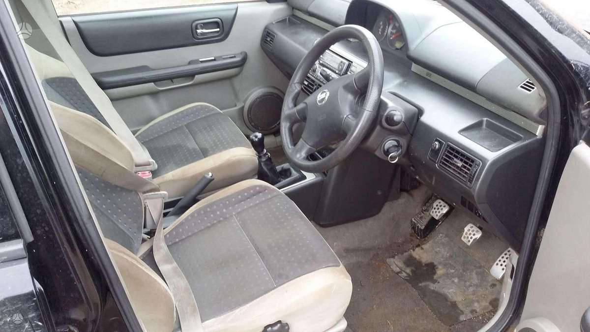 Nissan X-Trail dalimis. Anglas dalimis