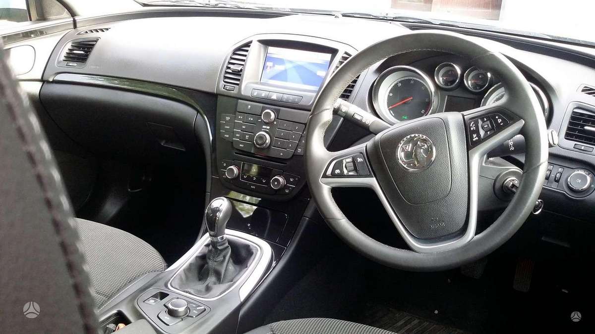 Opel Insignia dalimis. Anglas dalimis