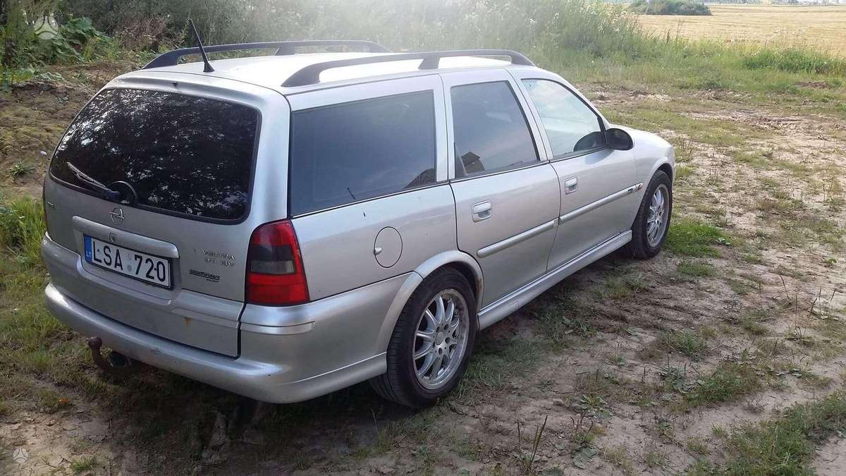 Opel Vectra dalimis