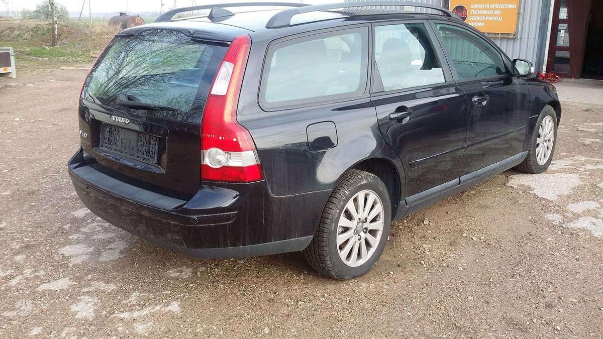 Volvo V50 по частям. Europa dalimis