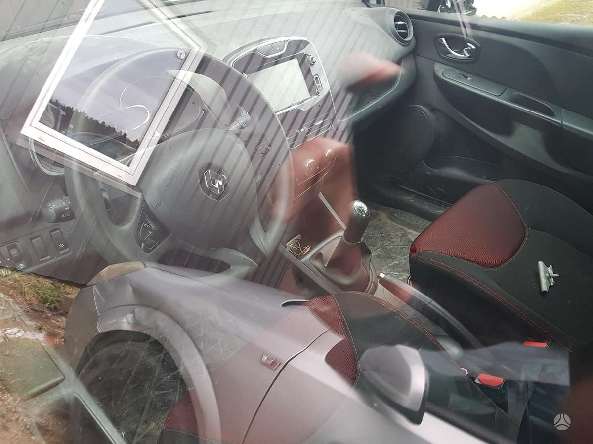 Renault Clio по частям