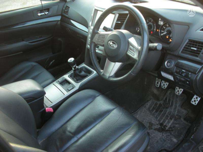Subaru Legacy по частям. Variklis dirba tvarkingai