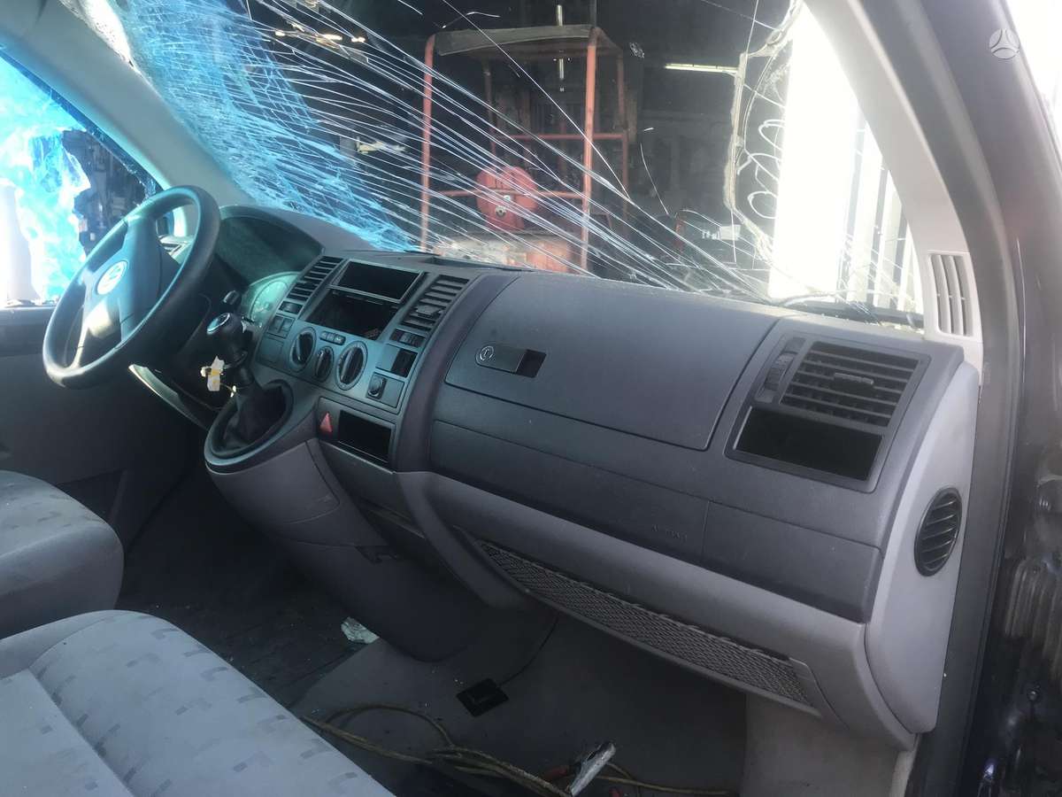 Volkswagen Caravelle по частям