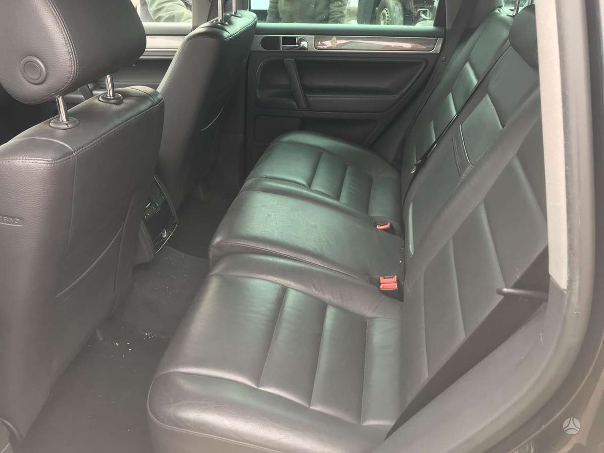 Volkswagen Touareg dalimis.