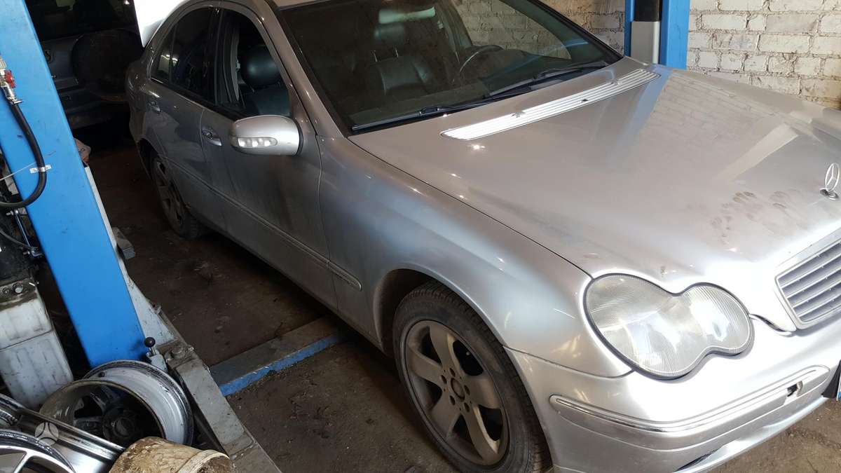 Mercedes-Benz C270