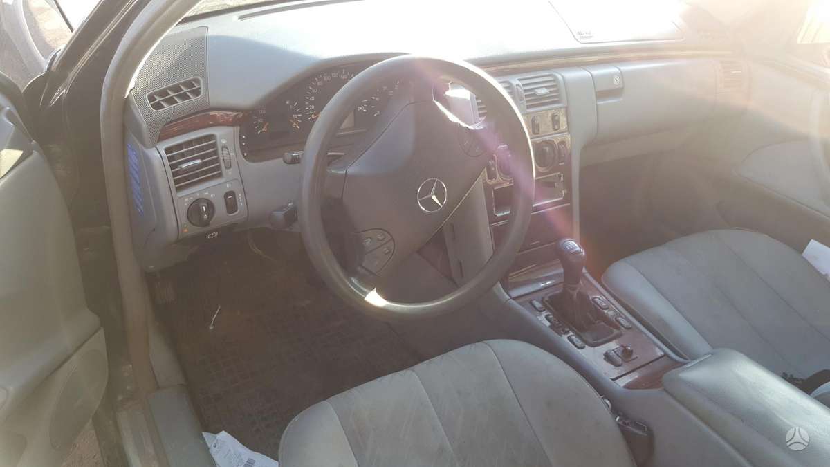 Mercedes-Benz E200