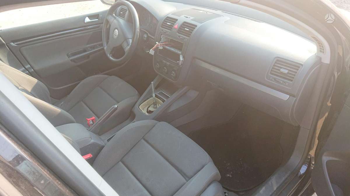 Volkswagen Golf dalimis