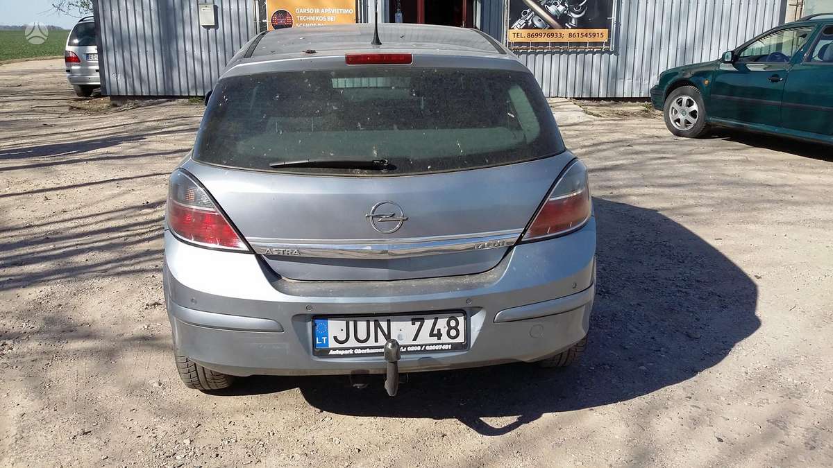 Opel Astra dalimis. Dalimis