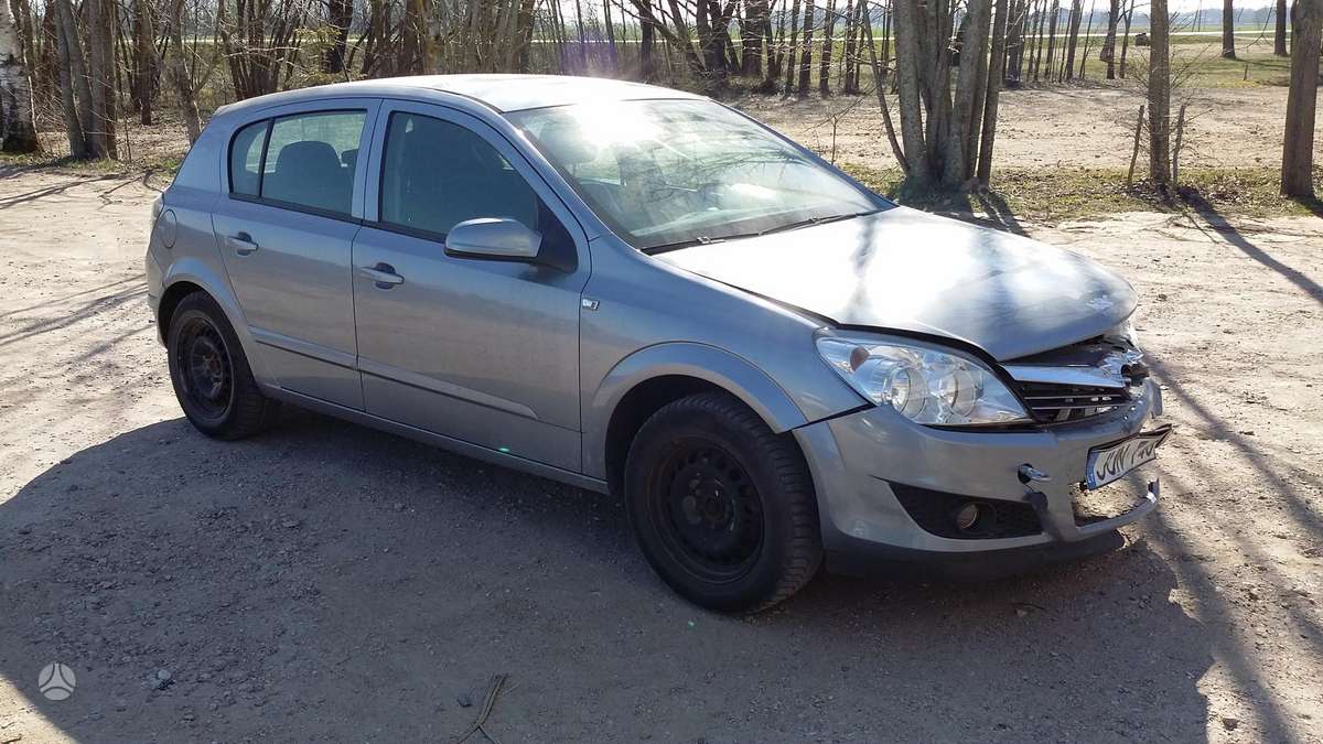 Opel Astra dalimis. Dalimis