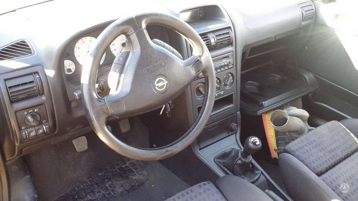 Opel Astra dalimis. Variklis dalimis
