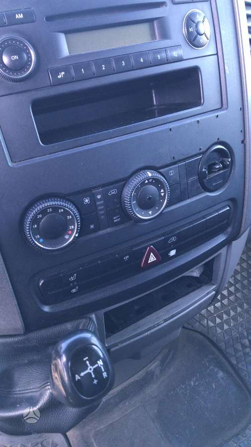 Volkswagen CRAFTER, preču