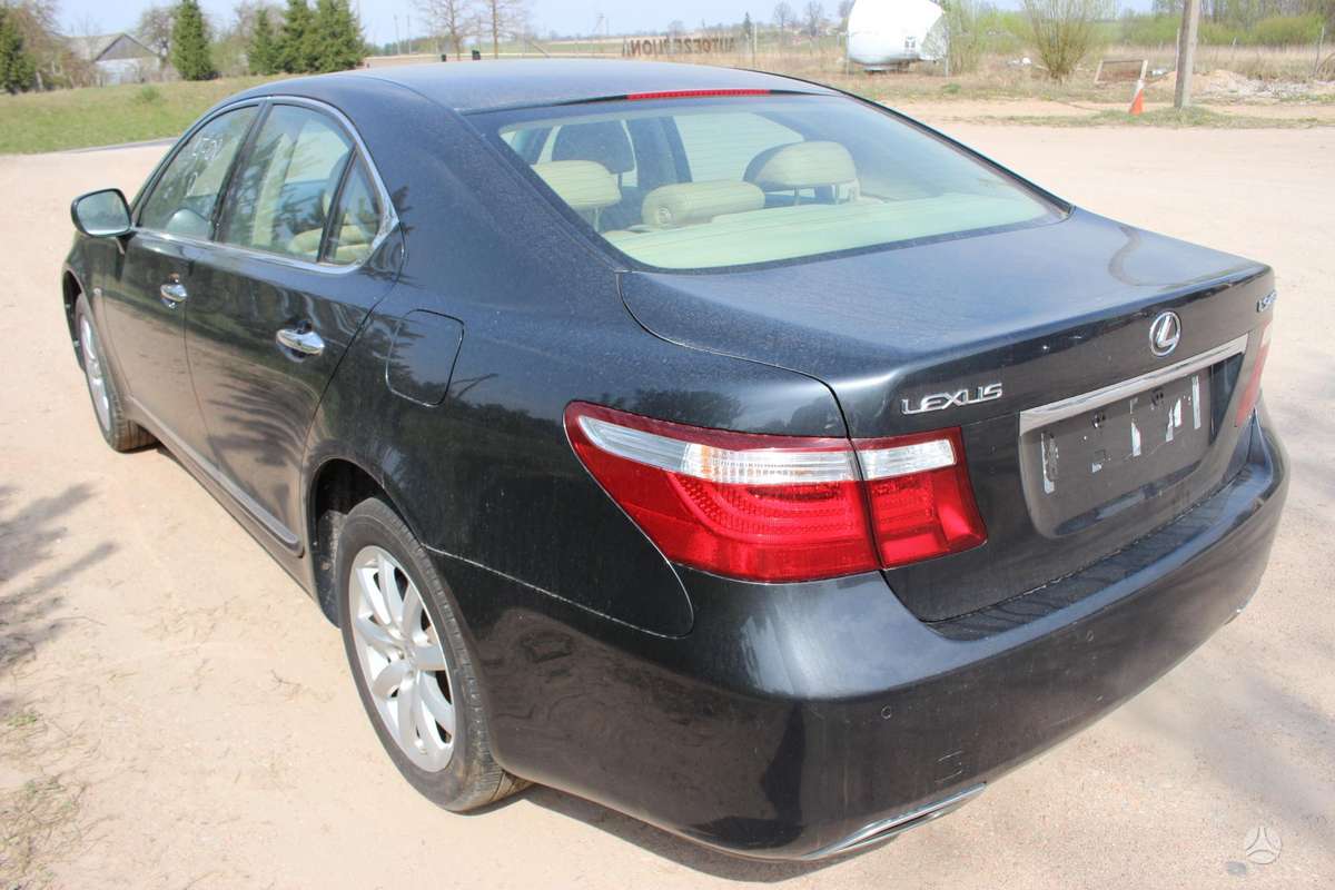 Lexus LS 460 по частям