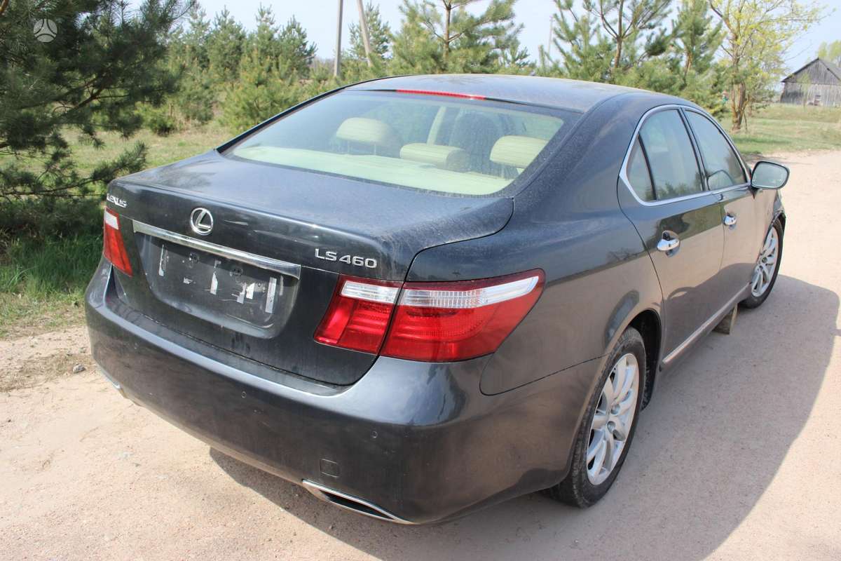 Lexus LS 460 dalimis