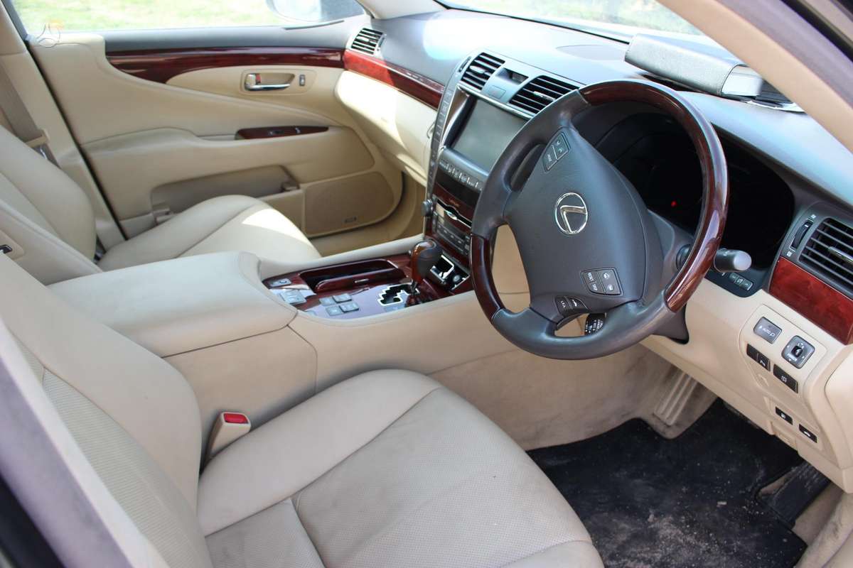 Lexus LS 460 по частям