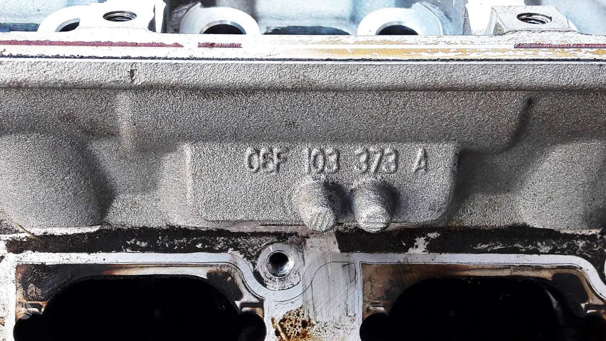 Audi A4, 06F103373A, engine parts