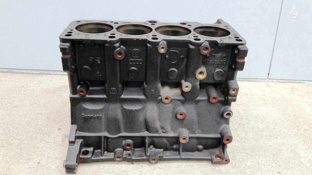 Volkswagen Golf, BWA BWE BPJ 06F103021D, variklio detalės