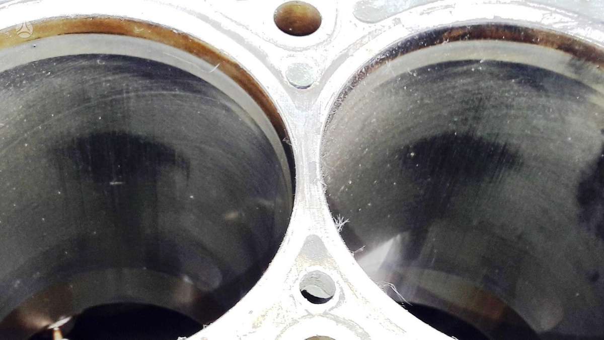 Volkswagen Golf, BWA BWE BPJ 06F103021D, variklio detalės