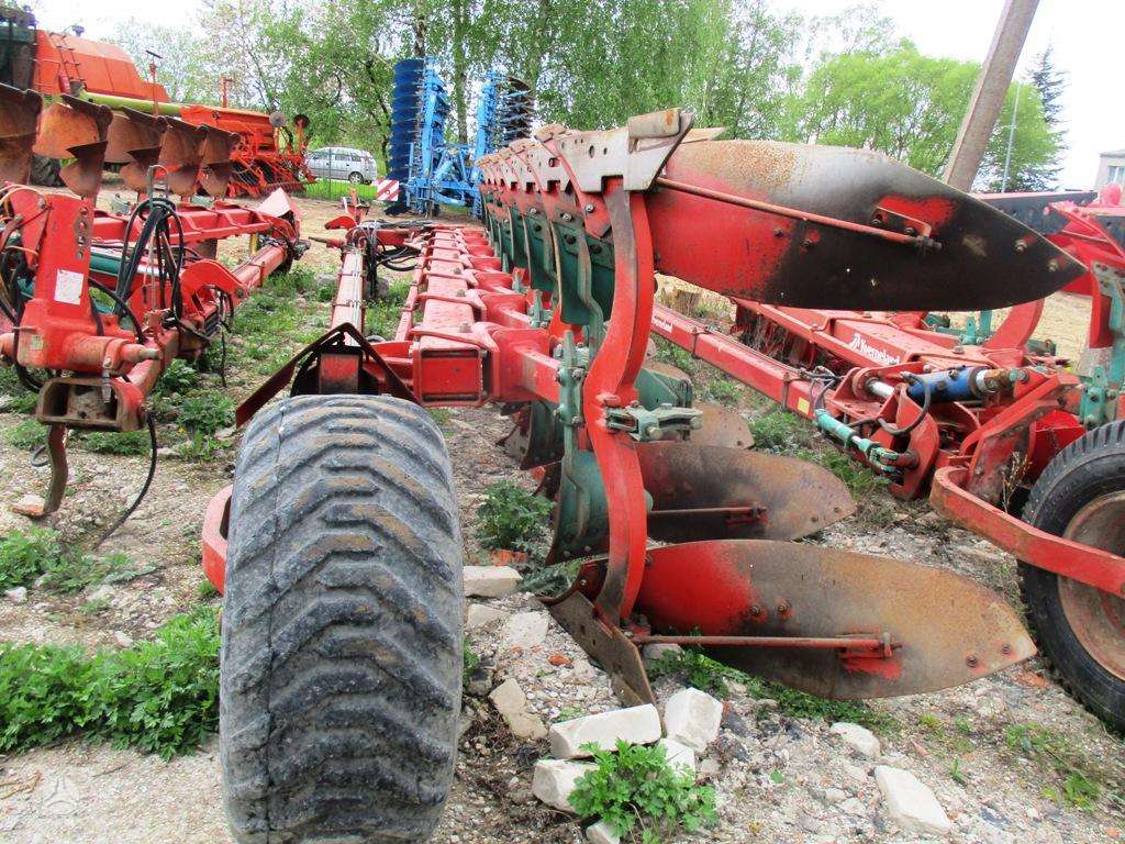 Kverneland 7, ploughs