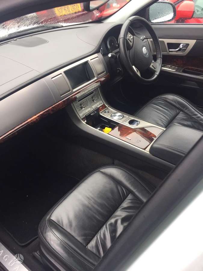Jaguar XF Dalimis is anglijos