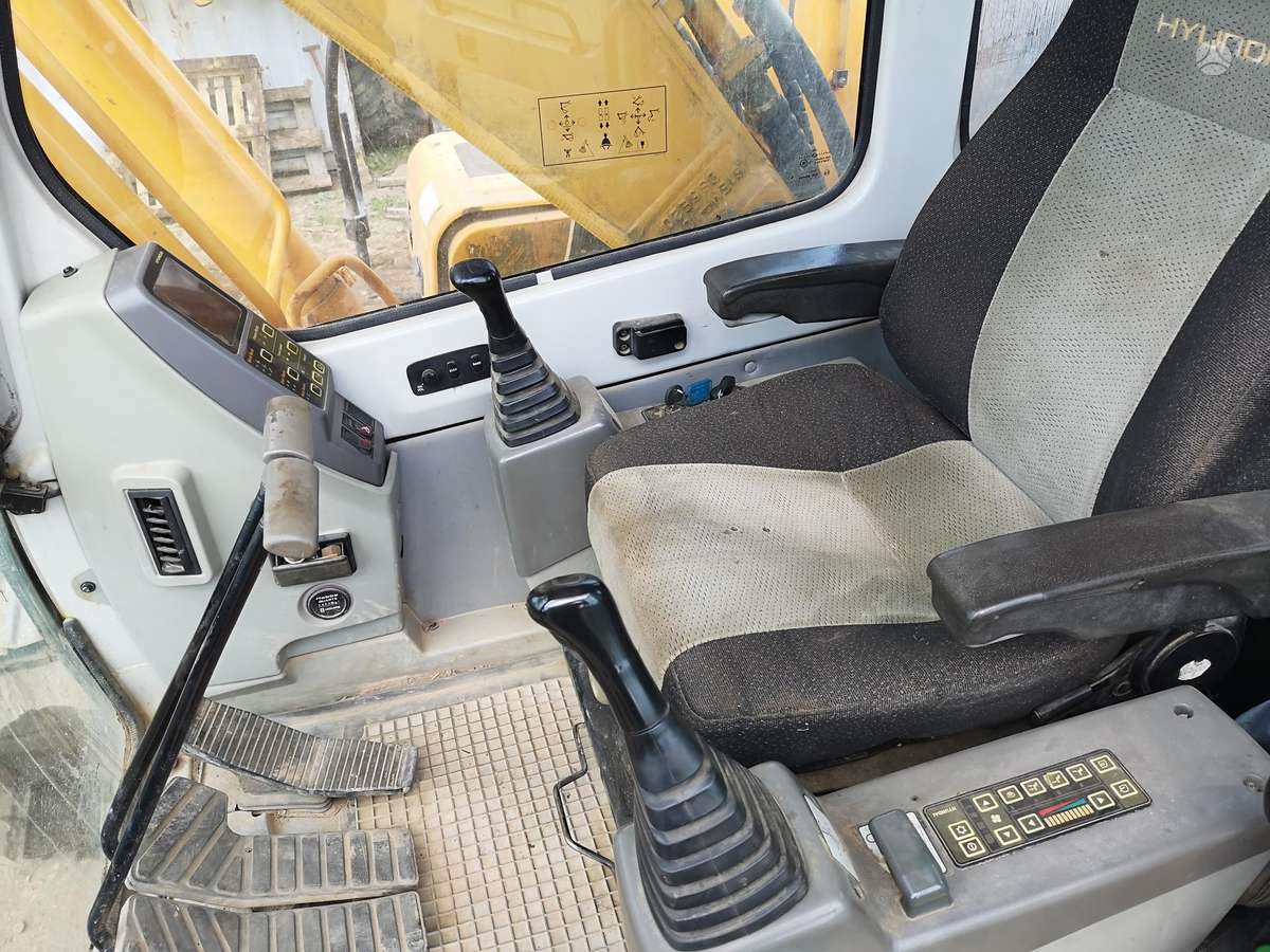 Hyundai 210 Ilgastrelis, ekskavatoriai