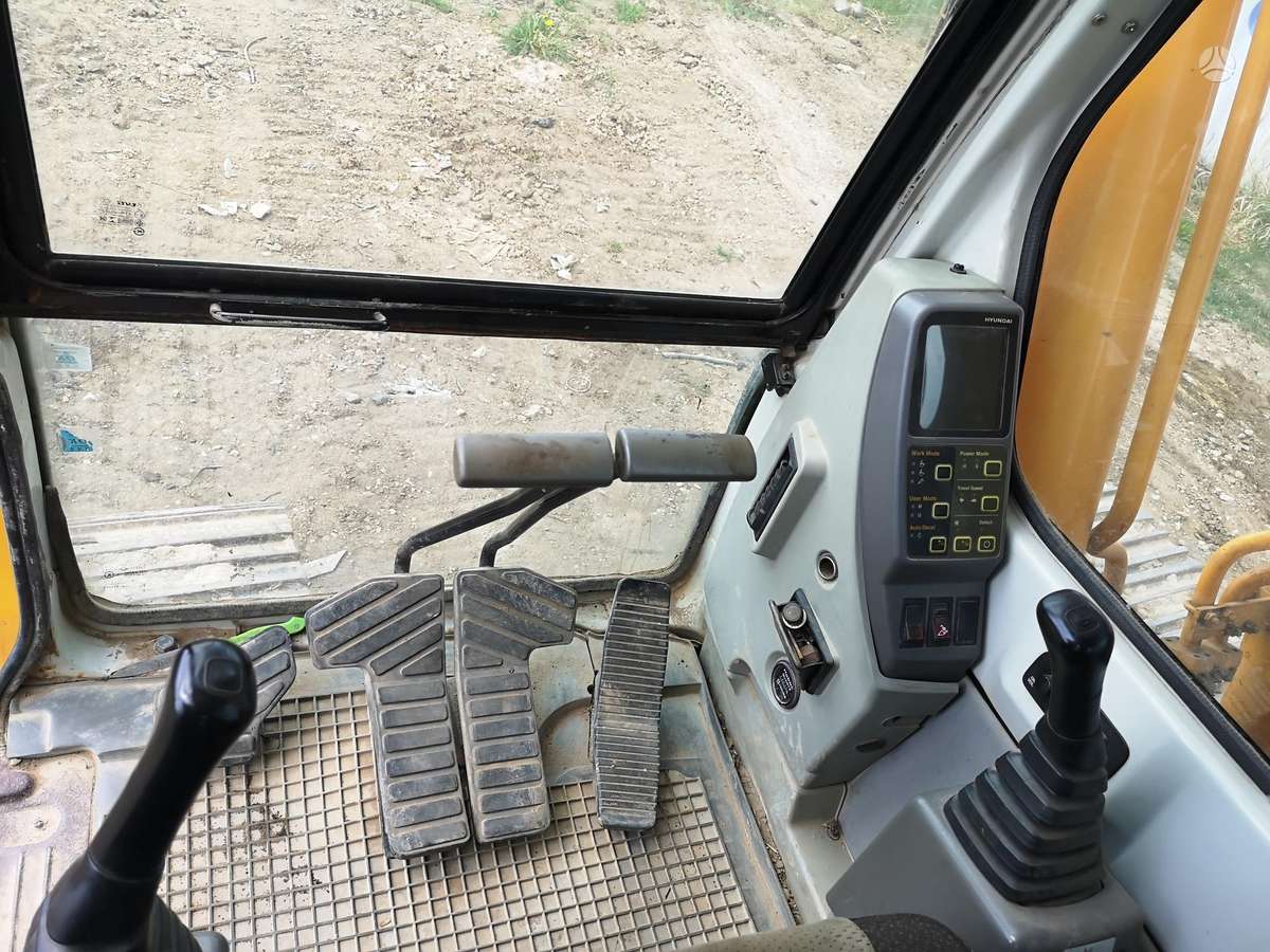 Hyundai 210 Ilgastrelis, ekskavatoriai