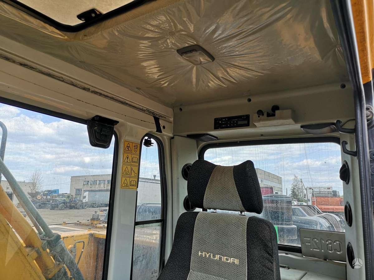 Hyundai 210 Ilgastrelis, ekskavatoriai
