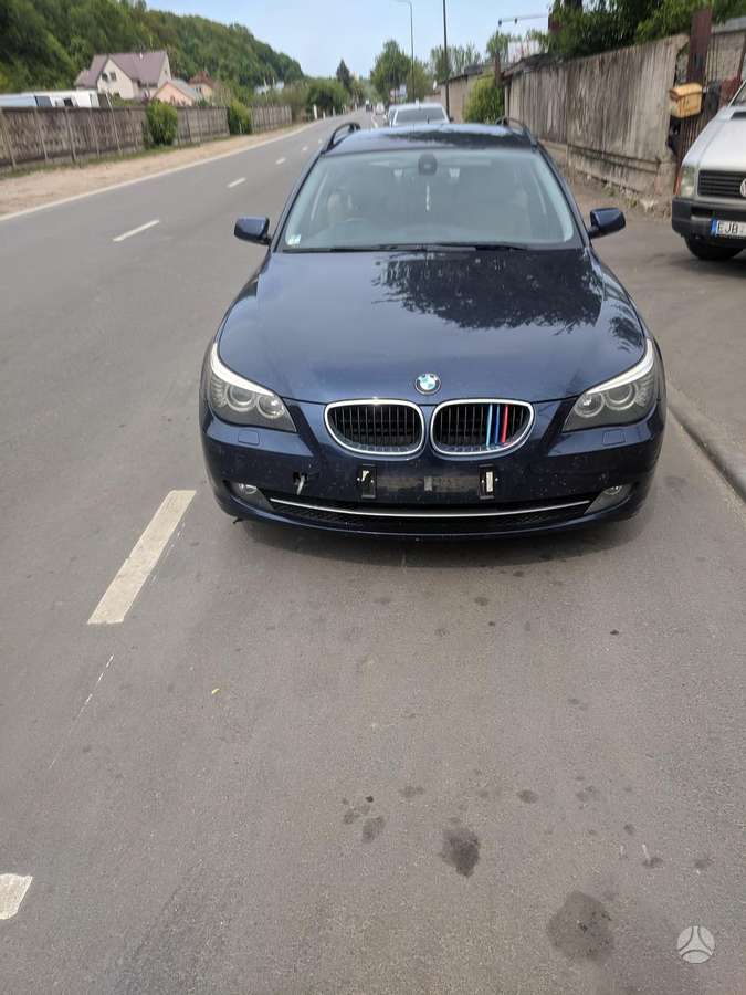 BMW 5 serija dalimis
