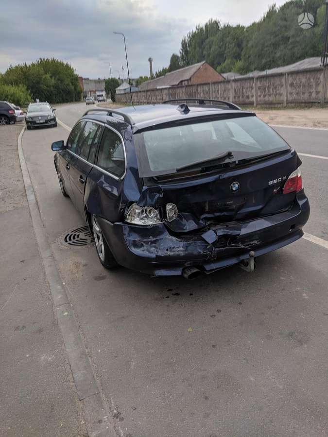 BMW 5 serija dalimis