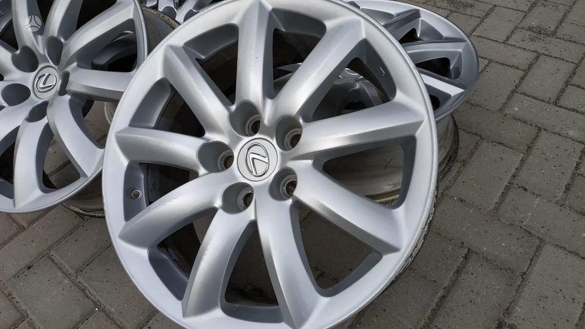 Lexus, vieglmetāla, R18