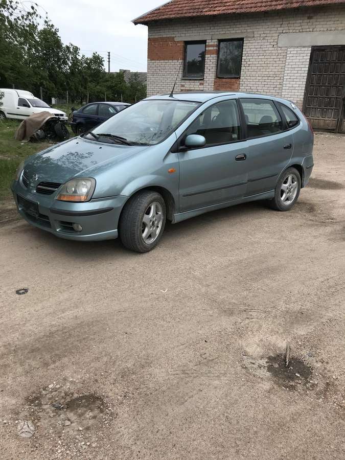 Nissan Almera Tino