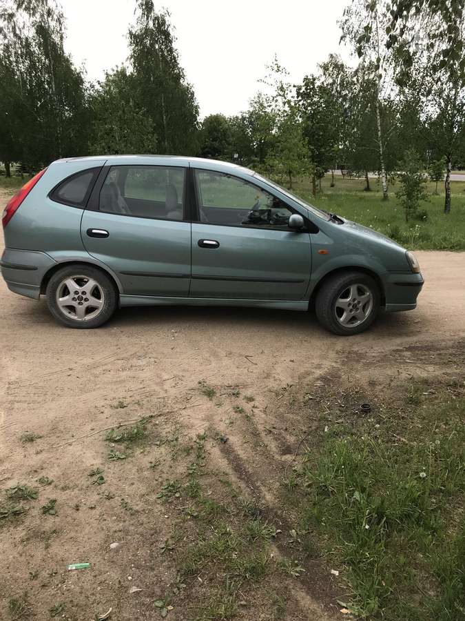 Nissan Almera Tino