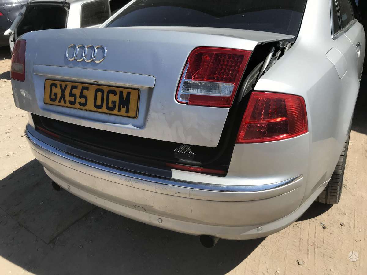 Audi A8 dalimis