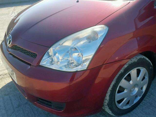Toyota Corolla Verso по частям