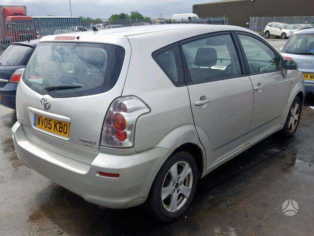 Toyota Corolla Verso по частям
