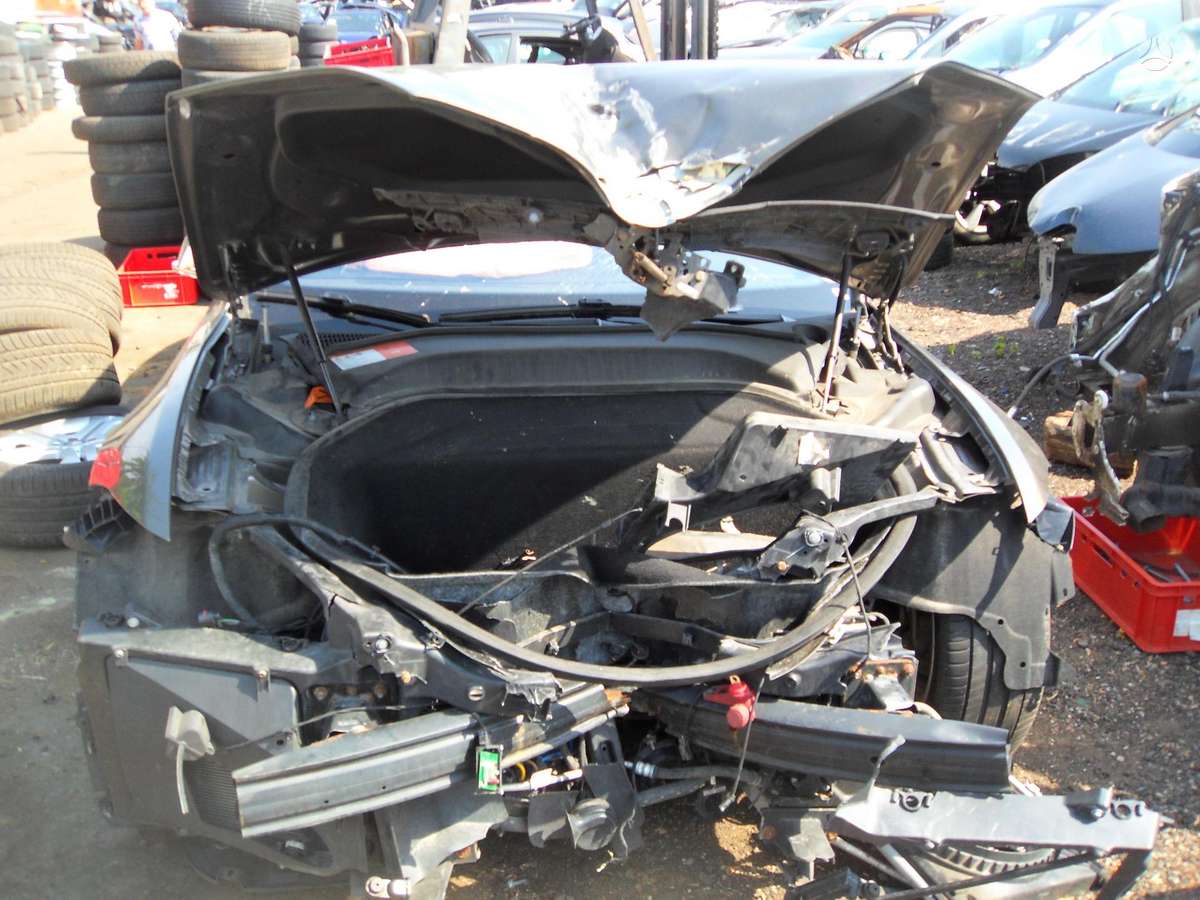 Tesla Model S rezerves daļās
