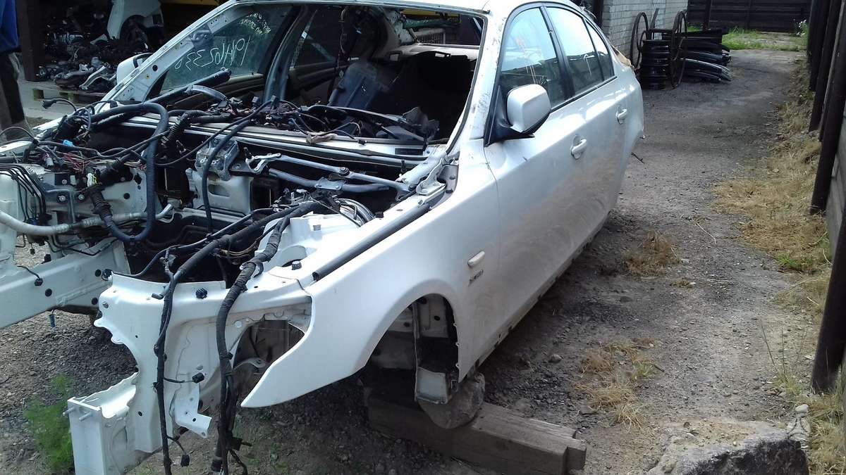 BMW 528 for parts