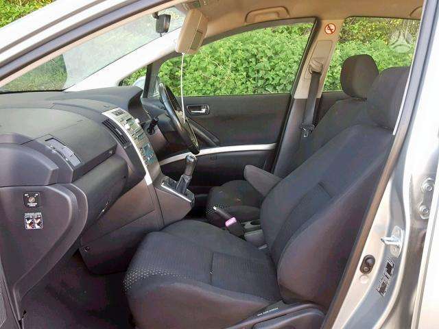 Toyota Corolla Verso dalimis