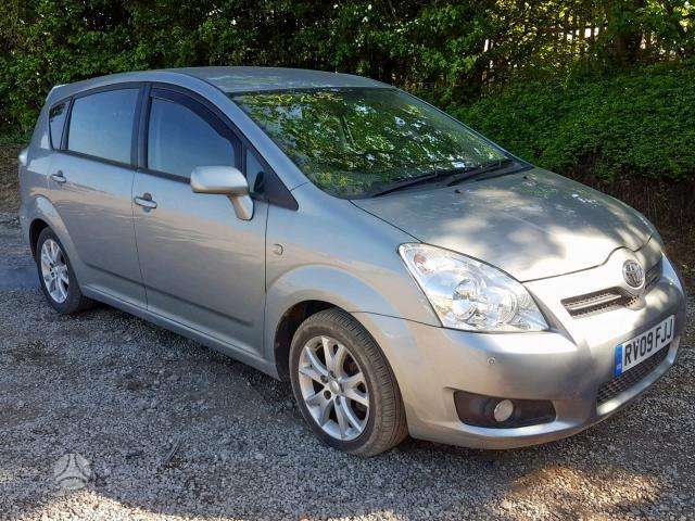 Toyota Corolla Verso dalimis