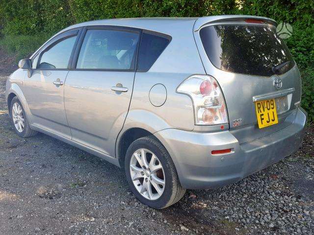 Toyota Corolla Verso dalimis