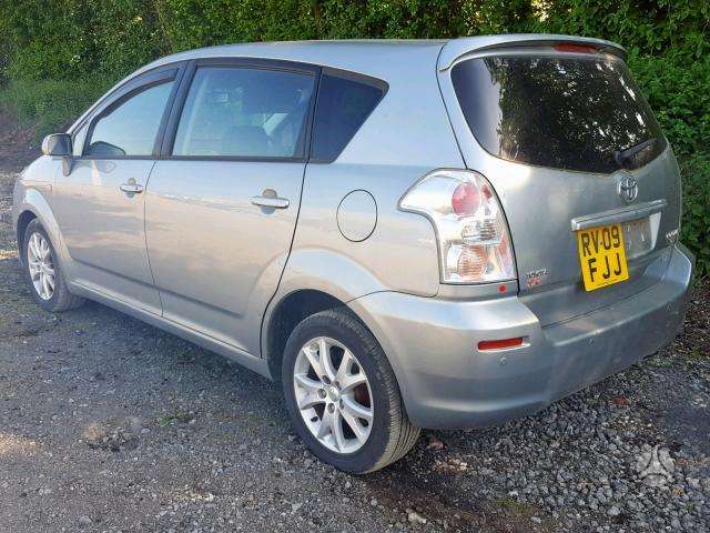 Toyota Corolla Verso по частям