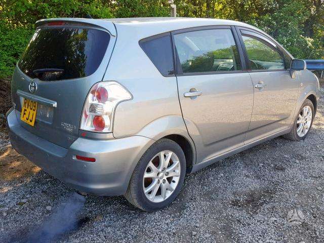 Toyota Corolla Verso dalimis