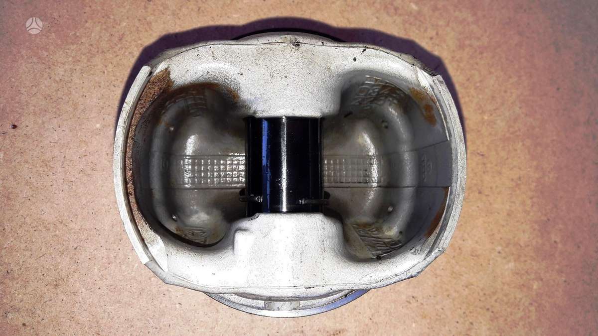 Audi A8, CEU CWU, variklio detalės