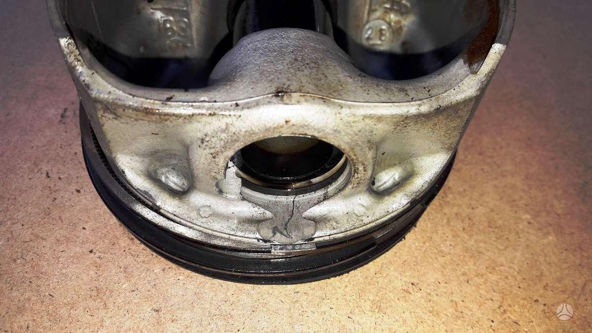 Audi A8, CEU CWU, детали двигателя