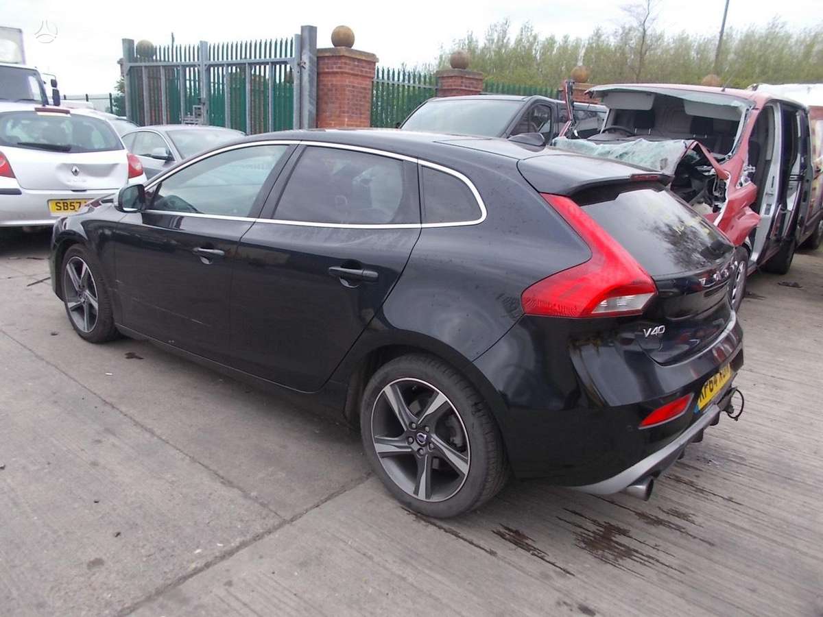 Volvo V40 Dalimis is anglijos r design